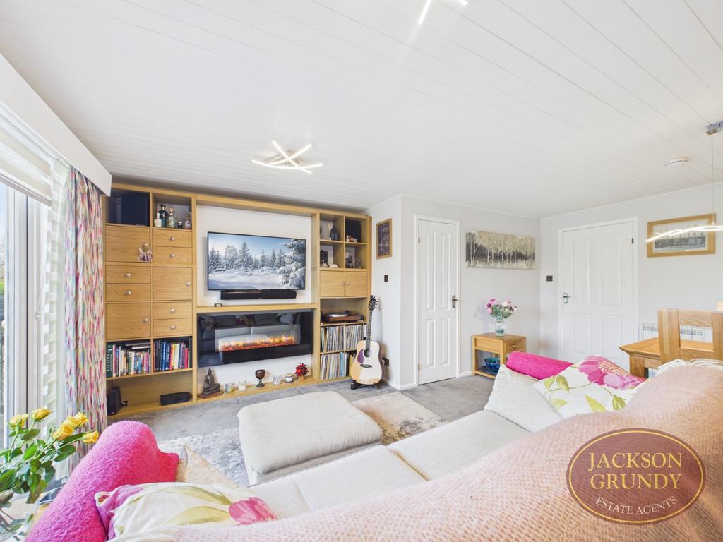 Crescent Lodge