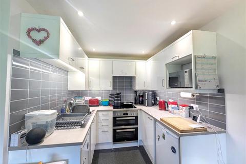 2 bedroom flat for sale, High Salterns, Seaview, PO34 5AS