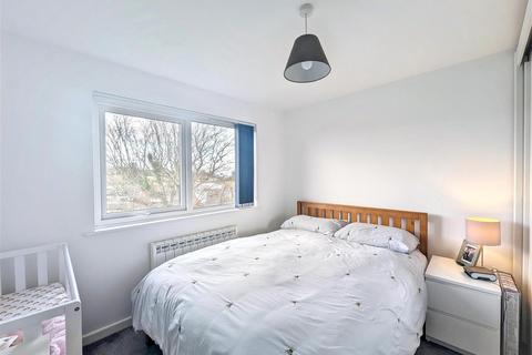 2 bedroom flat for sale, High Salterns, Seaview, PO34 5AS