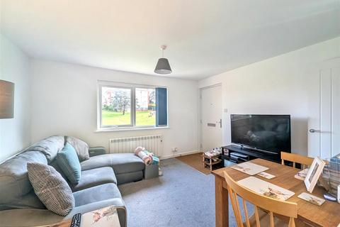 2 bedroom flat for sale, High Salterns, Seaview, PO34 5AS