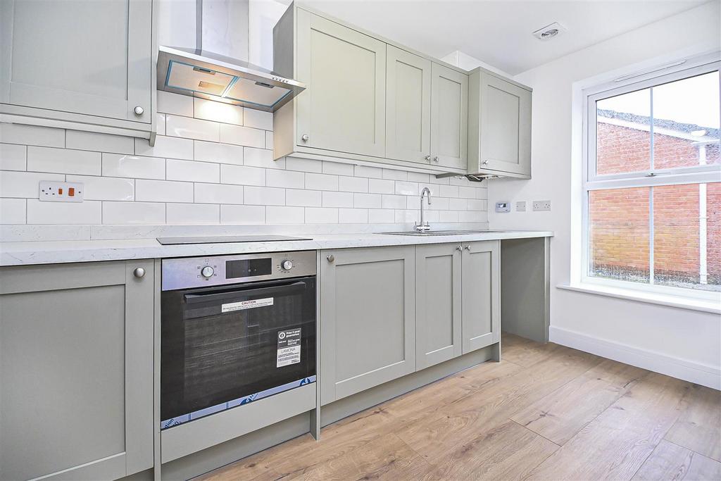 28 Runfield Close Kitchen (1).JPG