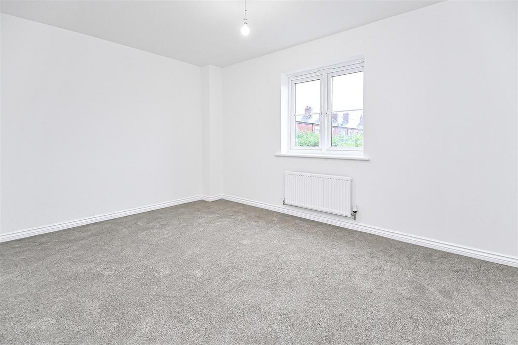 28 Runfield Close Bedroom 2 (2).JPG