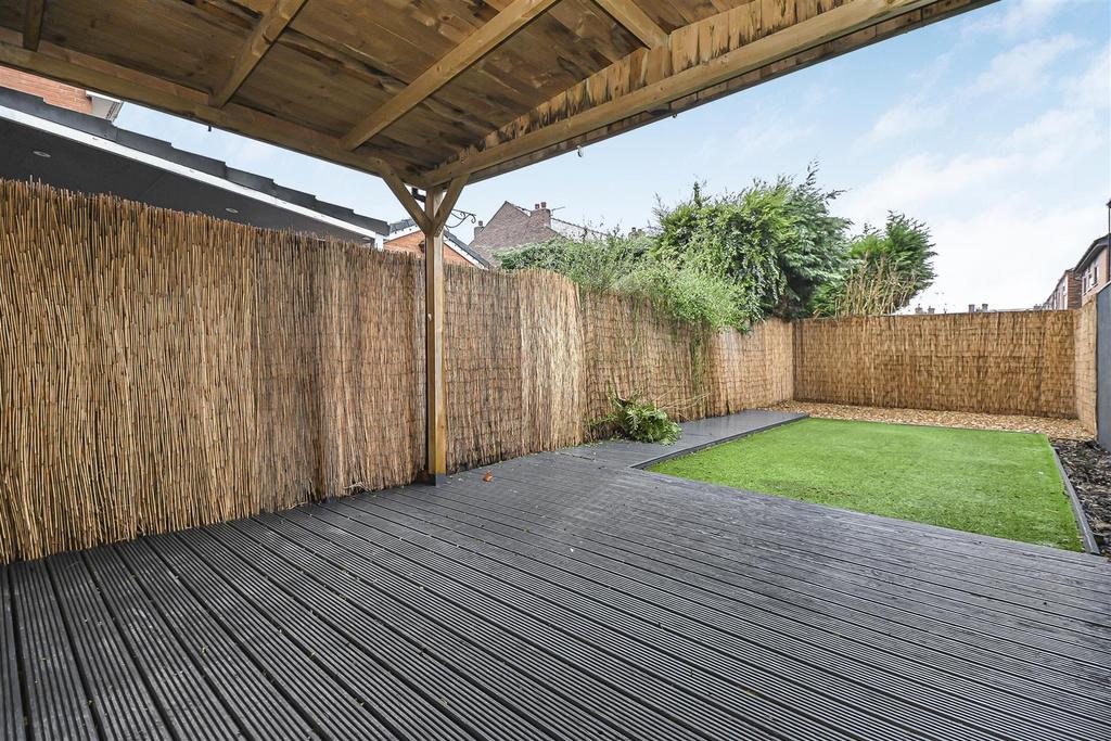 28 Runfield Close Garden (2).JPG