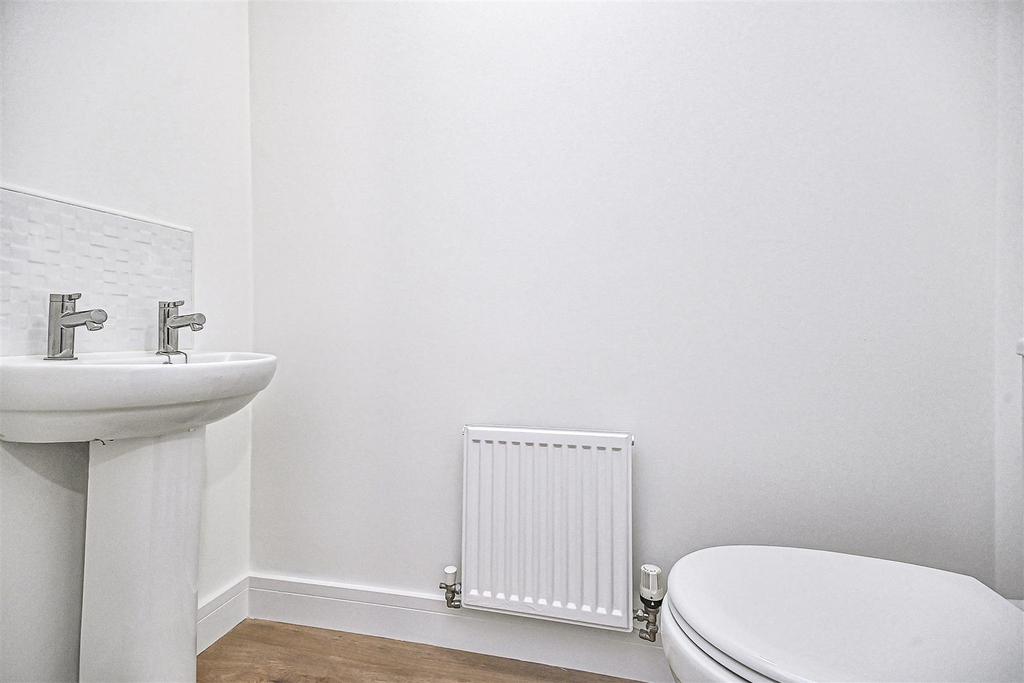 28 Runfield Close WC.JPG