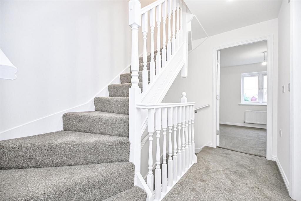 28 Runfield Close Landing (2).JPG