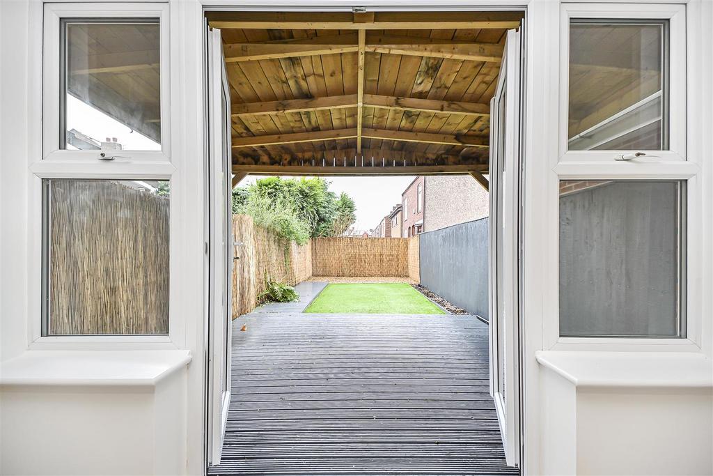 28 Runfield Close Lounge (2).JPG