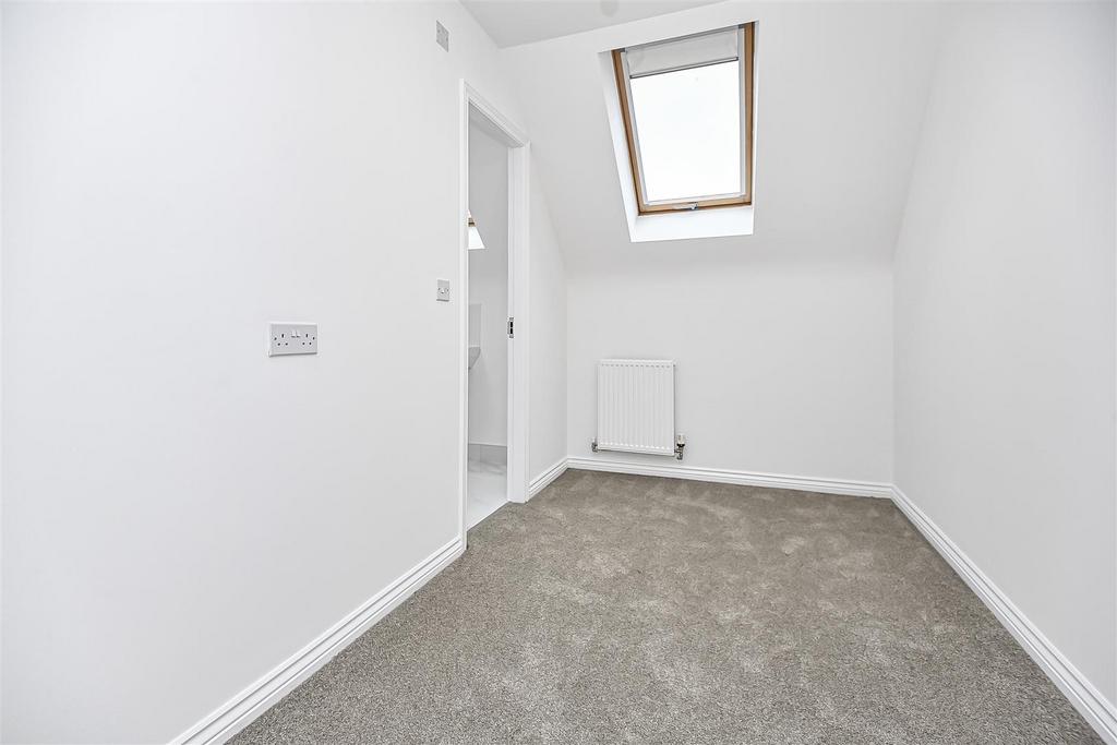 28 Runfield Close Dressing Room (1).JPG