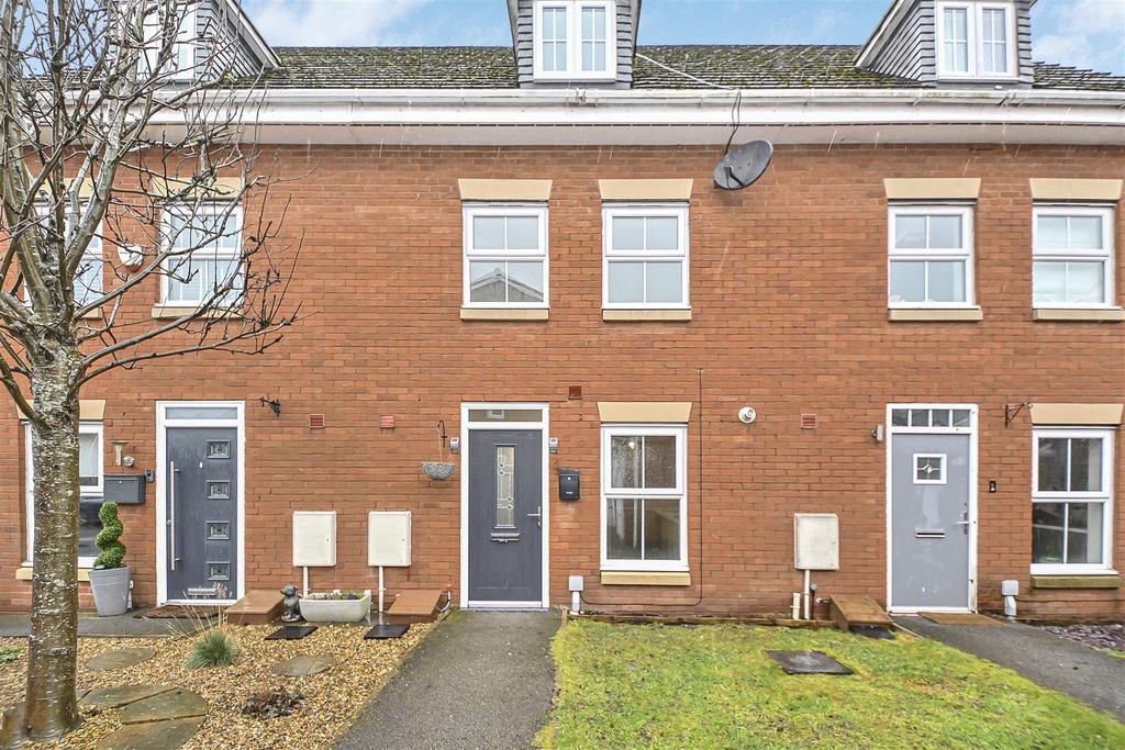 28 Runfield Close External (3).JPG