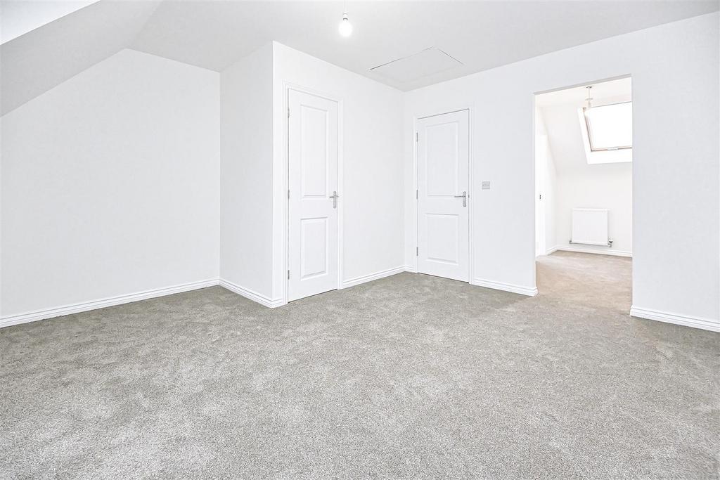 28 Runfield Close Bedroom 1 (2).JPG