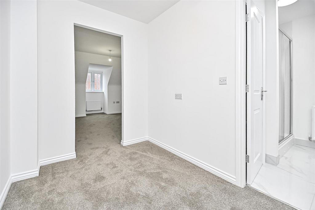 28 Runfield Close Dressing Room (2).JPG