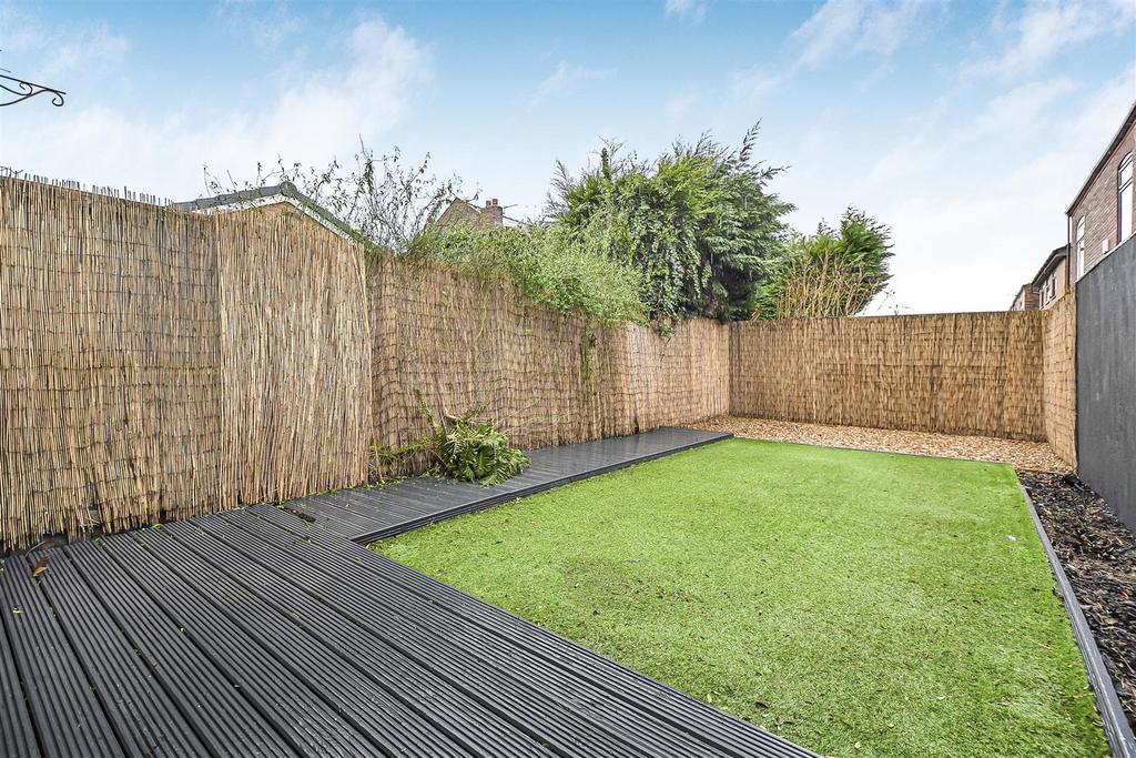 28 Runfield Close Garden (1).JPG