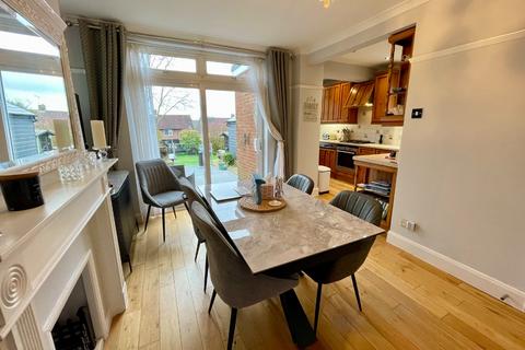 3 bedroom semi-detached house for sale, Clevedon Road, Luton, Bedfordshire, LU2 9ED