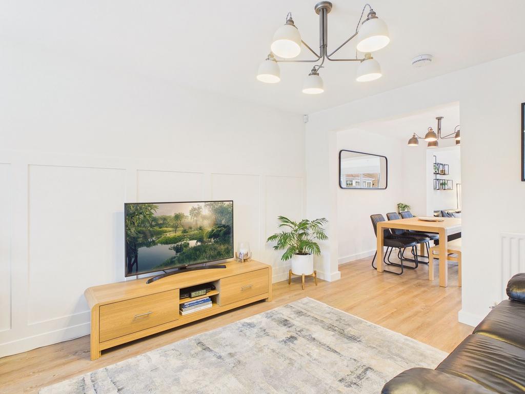 Lounge/Dining Area