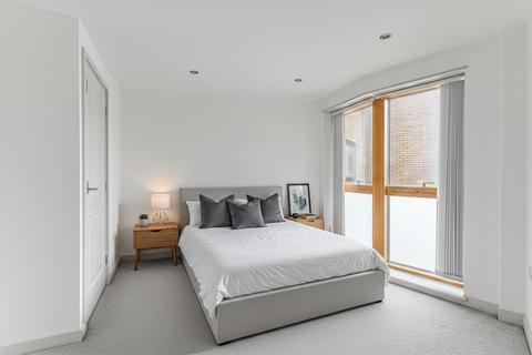 2 bedroom flat for sale, Durnsford Road, London, SW19