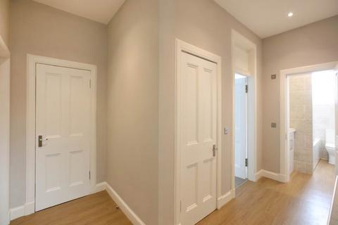 2 bedroom flat to rent, Newhaven Road , Edinburgh,