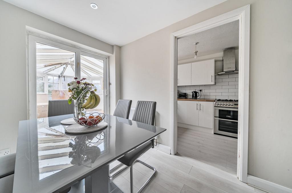 1395993-7-69822b9...