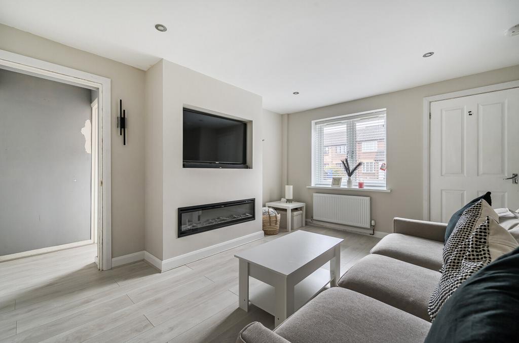 1395993-4-69822b8...