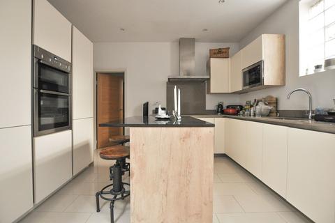 undefined, Holywell Hill, St. Albans, AL1