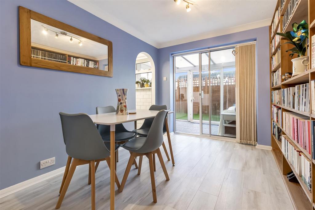 12 Somerset Close-007.JPG
