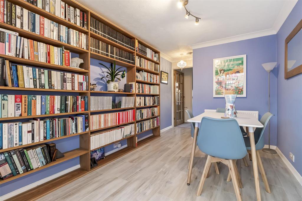 12 Somerset Close-009.JPG