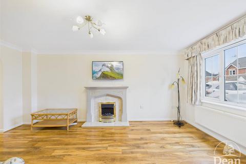 4 bedroom detached house for sale, Cornpoppy Avenue, Monmouth