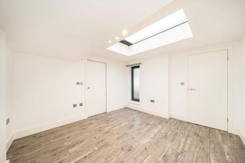 undefined, Hampton Road, Twickenham TW2