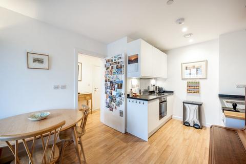 1 bedroom flat for sale, Mapleton Crescent, London, SW18 4