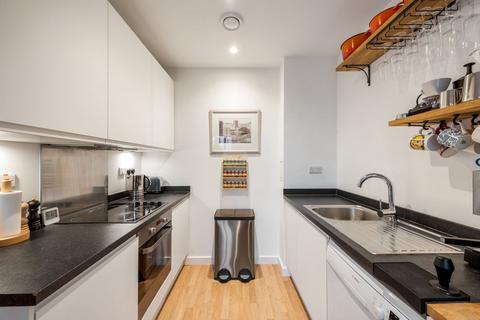 1 bedroom flat for sale, Mapleton Crescent, London, SW18 4
