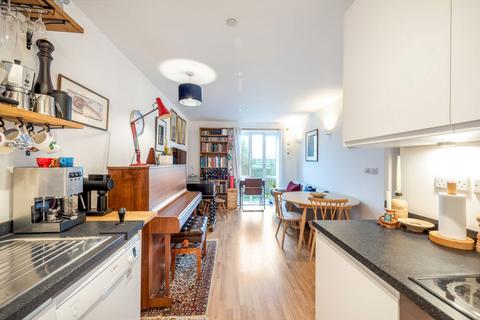 1 bedroom flat for sale, Mapleton Crescent, London, SW18 4