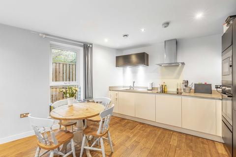 2 bedroom flat for sale, Eltringham Street, London, SW18