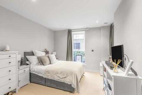 2 bedroom flat for sale, Eltringham Street, London, SW18