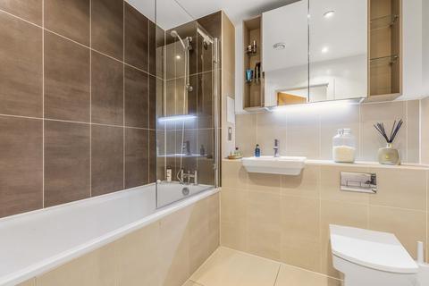 2 bedroom flat for sale, Eltringham Street, London, SW18