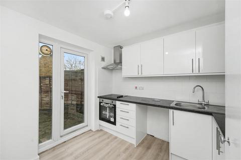 2 bedroom flat for sale, Slades Rise, Enfield