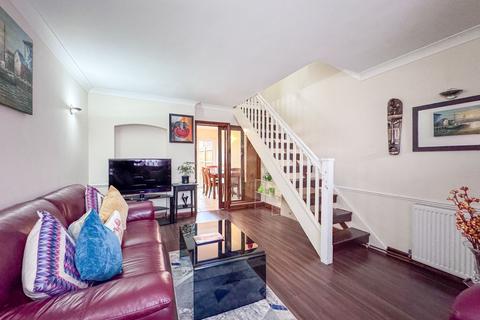2 bedroom terraced house to rent, Pavilion Way, Edgware, HA8