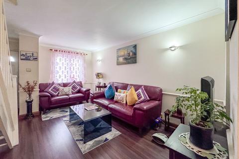 2 bedroom terraced house to rent, Pavilion Way, Edgware, HA8