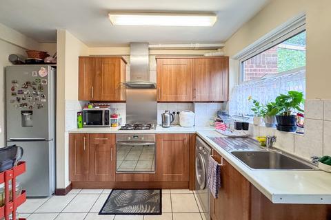 2 bedroom terraced house to rent, Pavilion Way, Edgware, HA8
