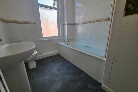 2 bedroom house to rent, Harold Street, Hyde Park, Leeds