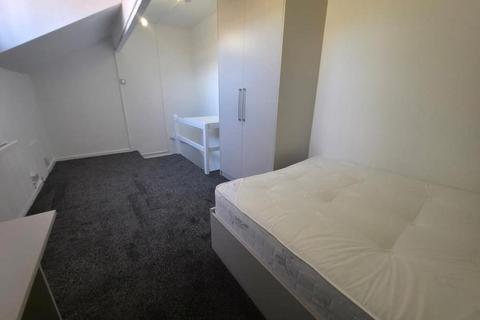 2 bedroom house to rent, Harold Street, Hyde Park, Leeds