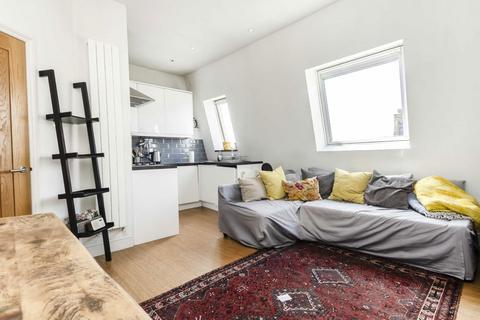 1 bedroom flat to rent, Old Forge Mews, London W12