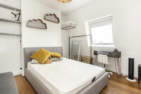 1 bedroom flat to rent, Old Forge Mews, London W12