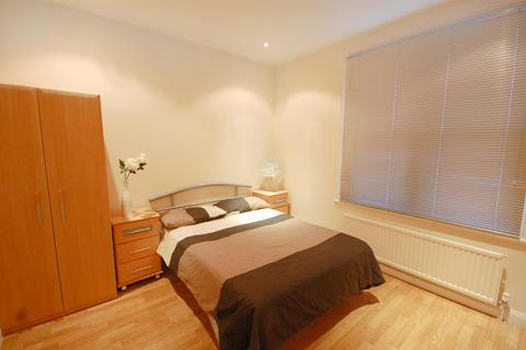 1 bedroom flat to rent, Wrights Lane, London W8
