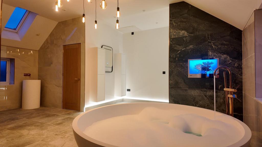 12 Bath at night.jpg