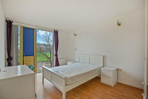 1 bedroom apartment to rent, Farnsworth Court, West Parkside, London, SE10