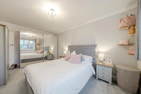 2 bedroom semi-detached house for sale, Alandale Drive, Pinner, HA5