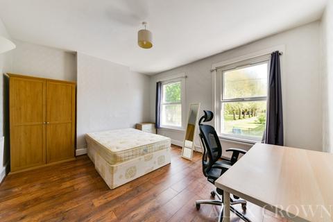 4 bedroom terraced house to rent, Ferndale Road, Brixton