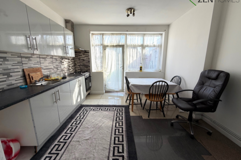 3 bedroom terraced house to rent, London N9