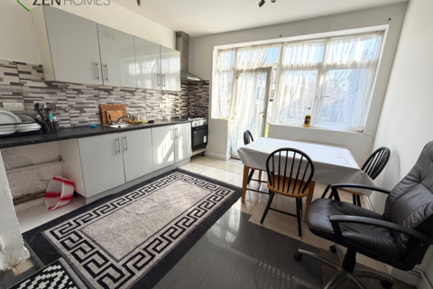3 bedroom terraced house to rent, London N9