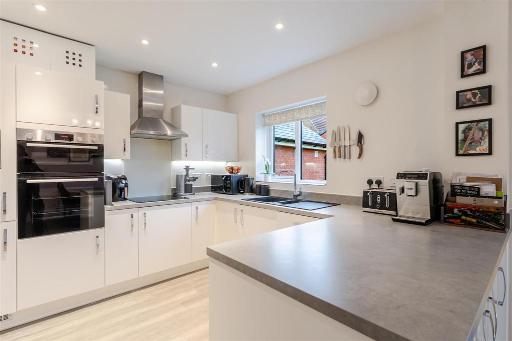 77 Moorhen Road Yatton BS49 4 FU -26.jpg