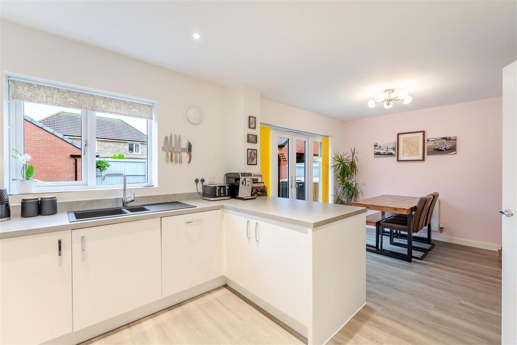 77 Moorhen Road Yatton BS49 4 FU -33.jpg