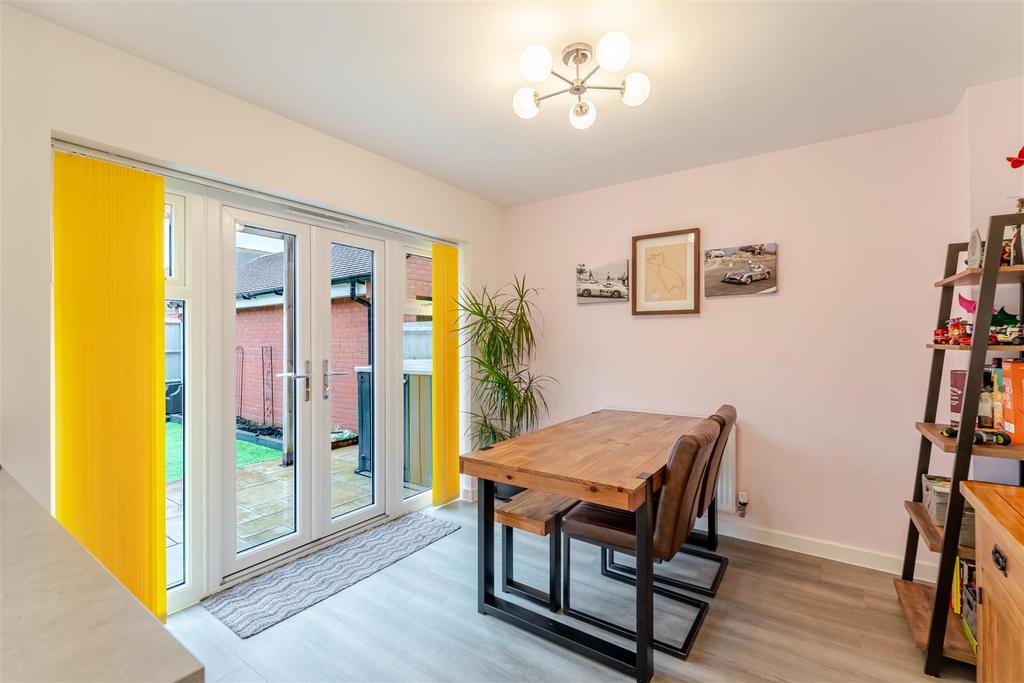 77 Moorhen Road Yatton BS49 4 FU -32.jpg